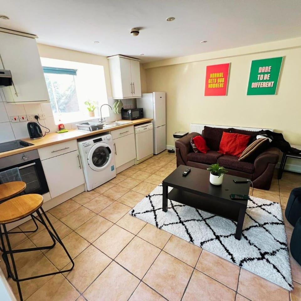 Stylish 2-Bed House Near City Centre with Free Parking Apartment in Sheffield