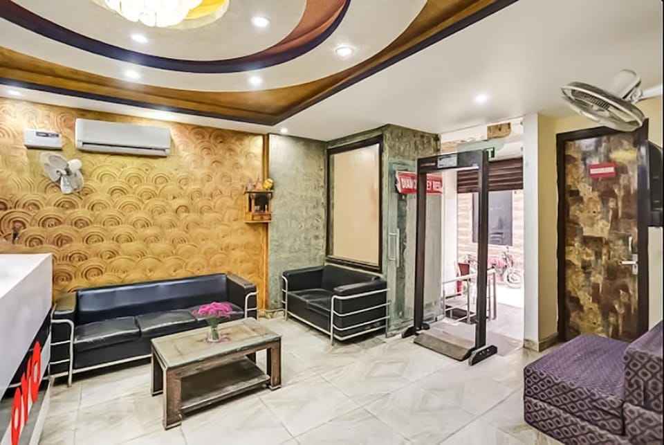 Bed, Living room, Photo of the whole room, Seating area, Bedroom, air conditioner