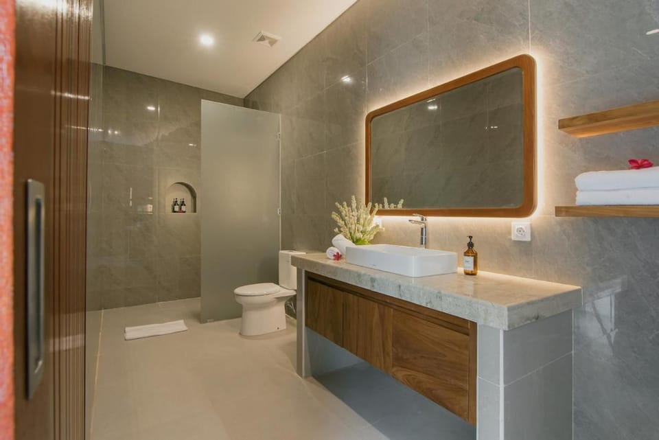 NEW 2 Bed Rooms Villa in Nyanyi 10 Mins to Canggu Villa in Kediri