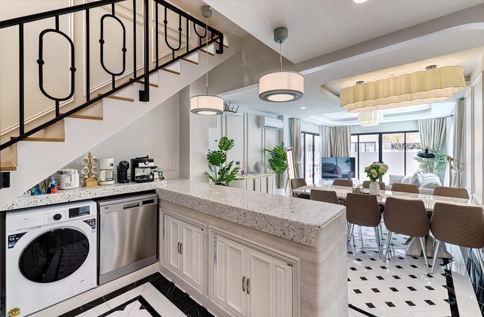 Kitchen or kitchenette, dishwasher, washing machine