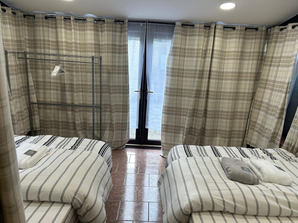 Four bedroom house in Croydon House in Croydon