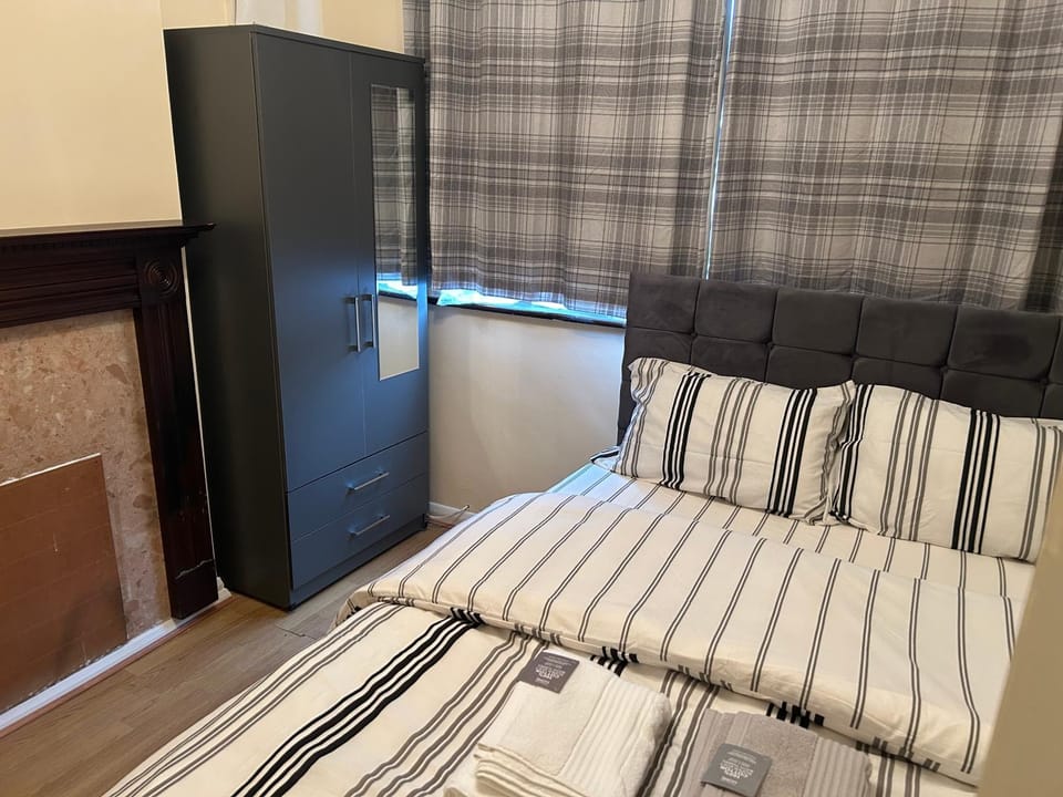 Four bedroom house in Croydon House in Croydon