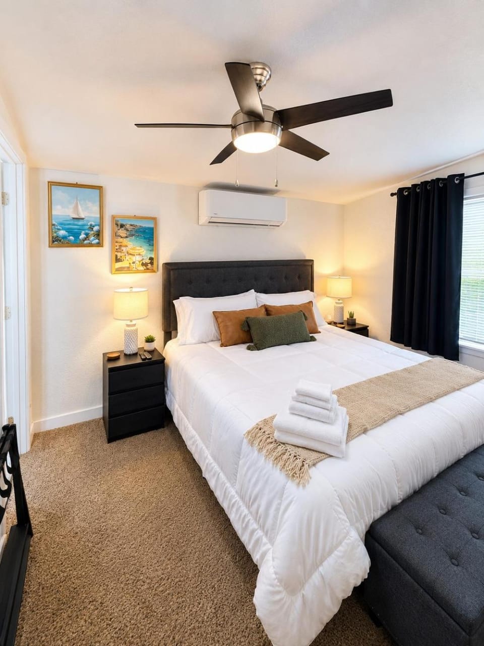 10 min to beaches 2BR-2BA, King Bed, Fenced Yard House in Gulfport
