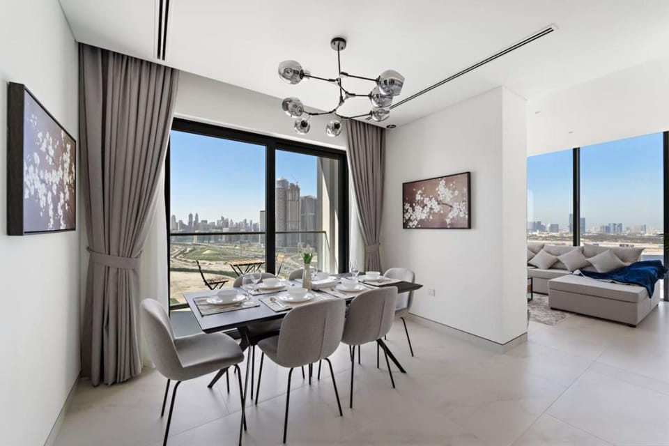 FIRST CLASS 3BR Elevated Luxury Near Downtown Apartment in Dubai
