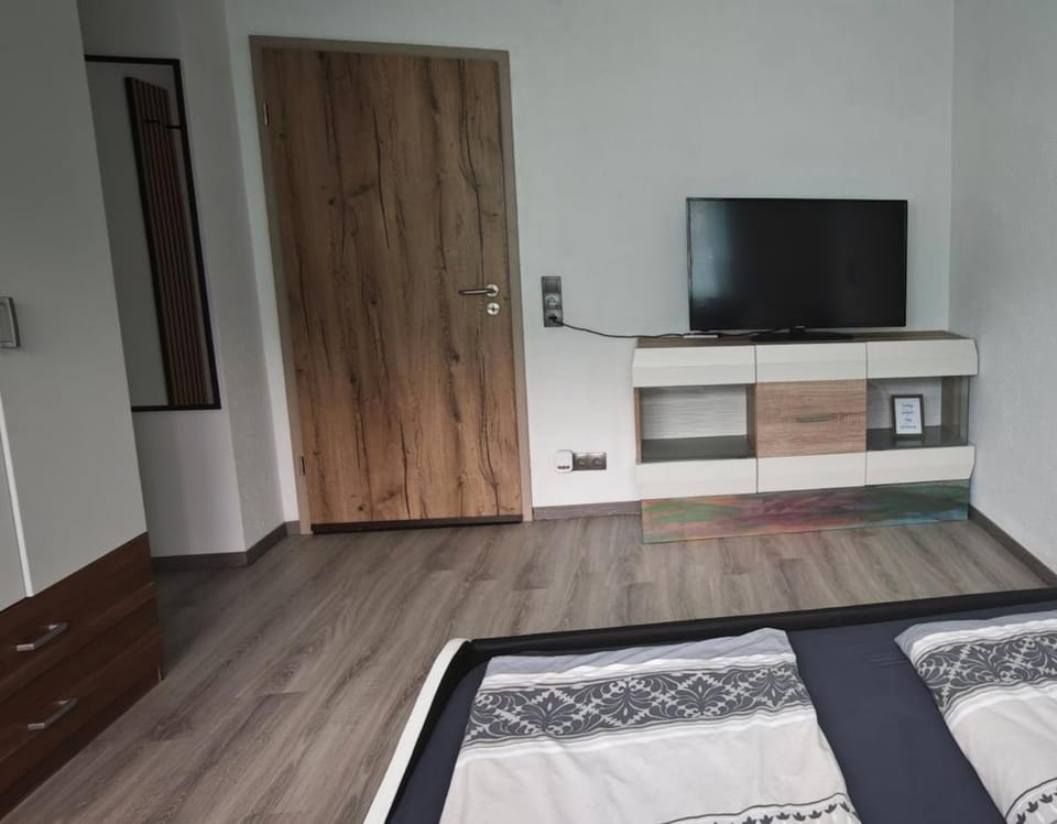 Bed, TV and multimedia, Evening entertainment, Bedroom, wardrobe