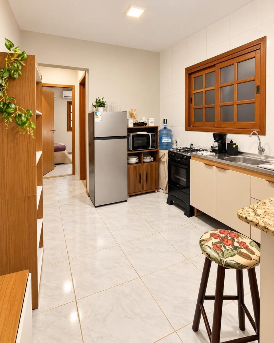 Coffee/tea facilities, Kitchen or kitchenette, oven, stove, toaster