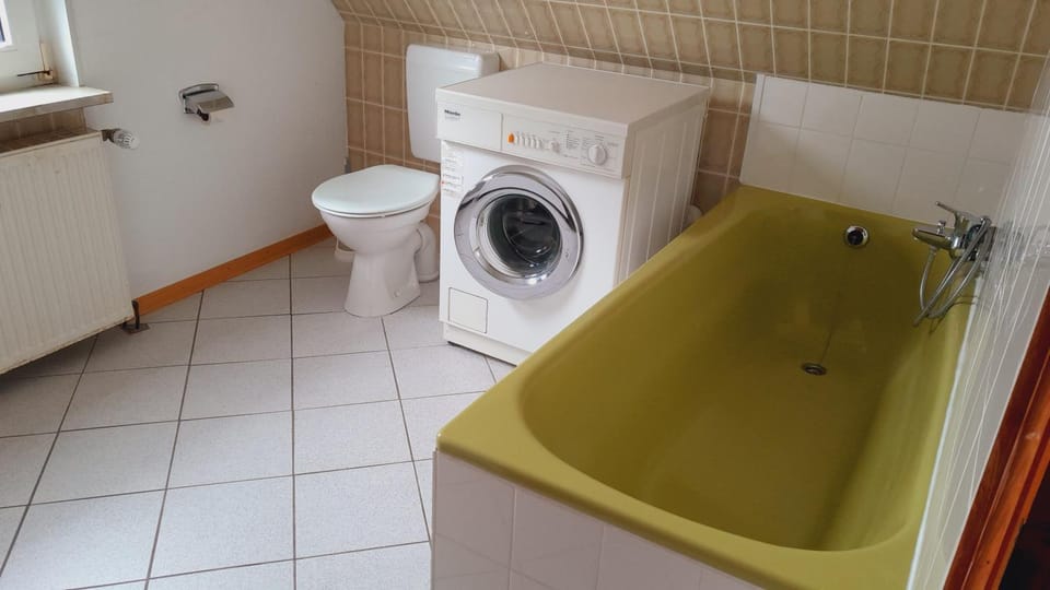 Bathroom, Bath, washing machine
