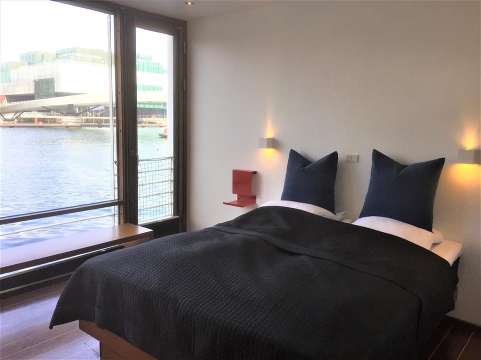 Bed, Bedroom, River view