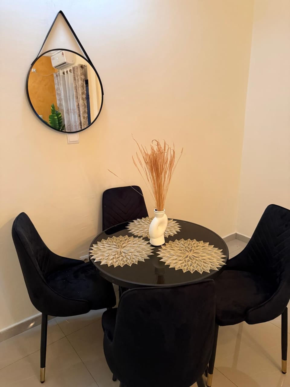 Seating area, Dining area