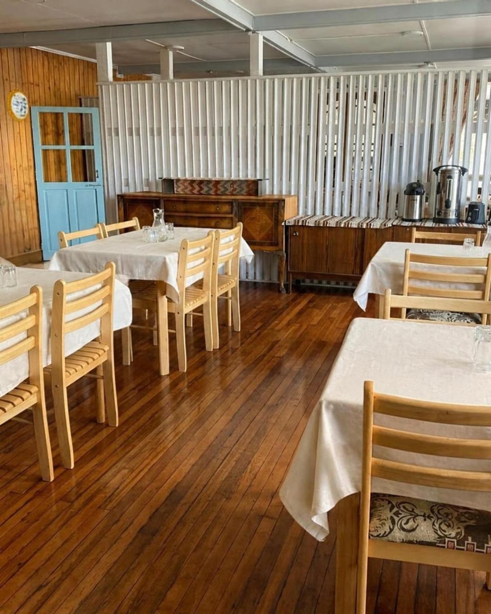 Seating area, Breakfast