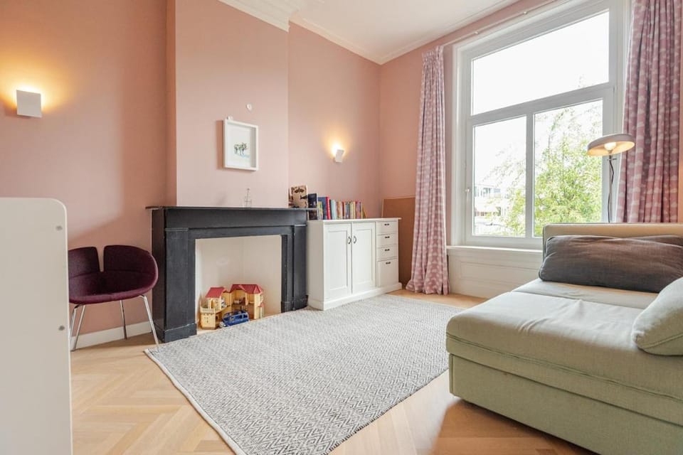 Classic luxury mansion between city and beach Apartment in Haarlem