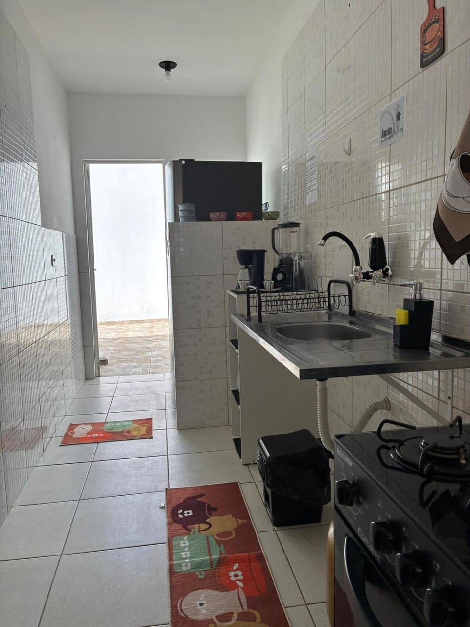 Coffee/tea facilities, Kitchen or kitchenette, stove