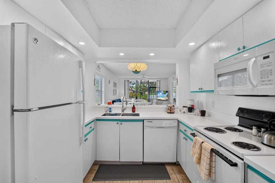Kitchen or kitchenette, oven, stove