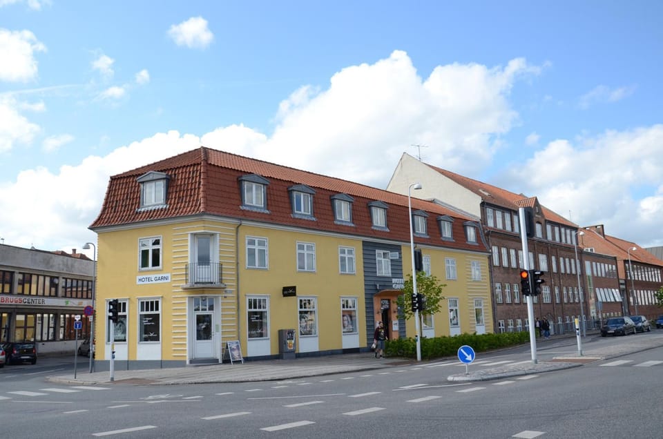 Property building, Bird's eye view, Street view, Location