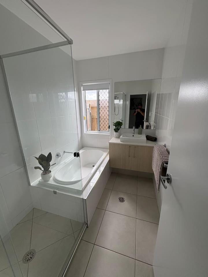 Amaranthine Haven- 4 bed 2 bath entire house House in North Lakes