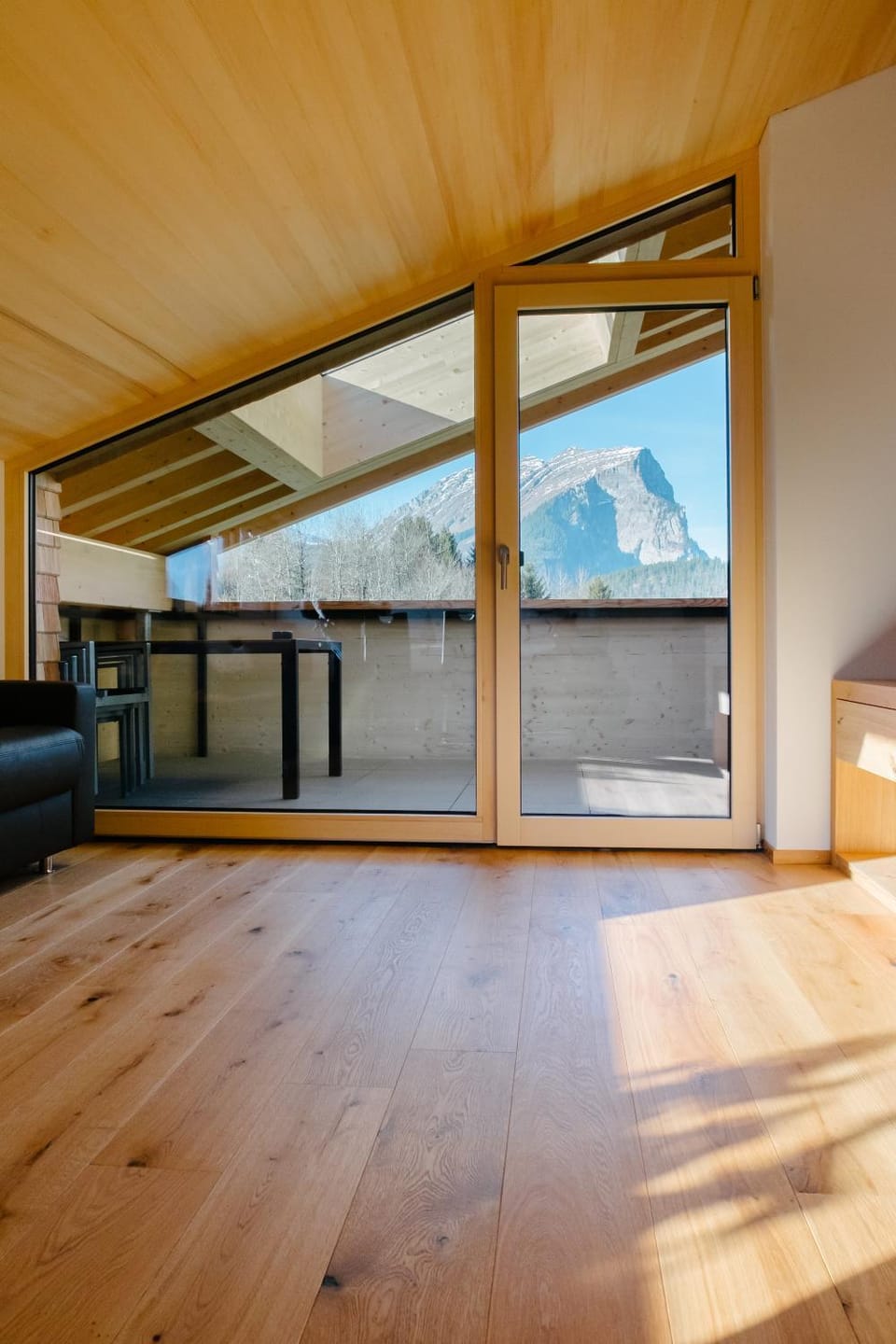 Balcony/Terrace, Living room, Mountain view