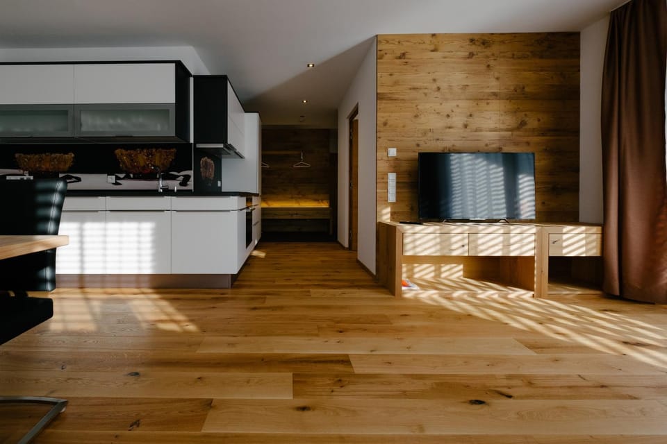 TV and multimedia, Kitchen or kitchenette, Dining area