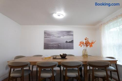 Decorative detail, Seating area, Dining area