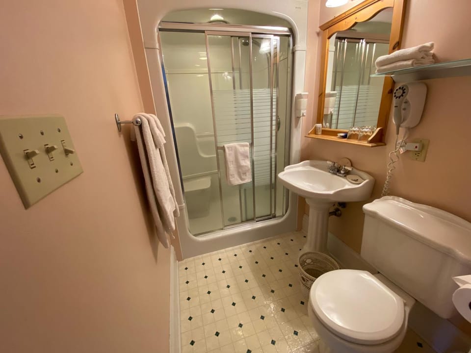 Bernard Gray Hall Bed and Breakfast Bed and Breakfast in Niagara-on-the-Lake