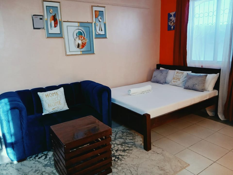 Bed, Seating area