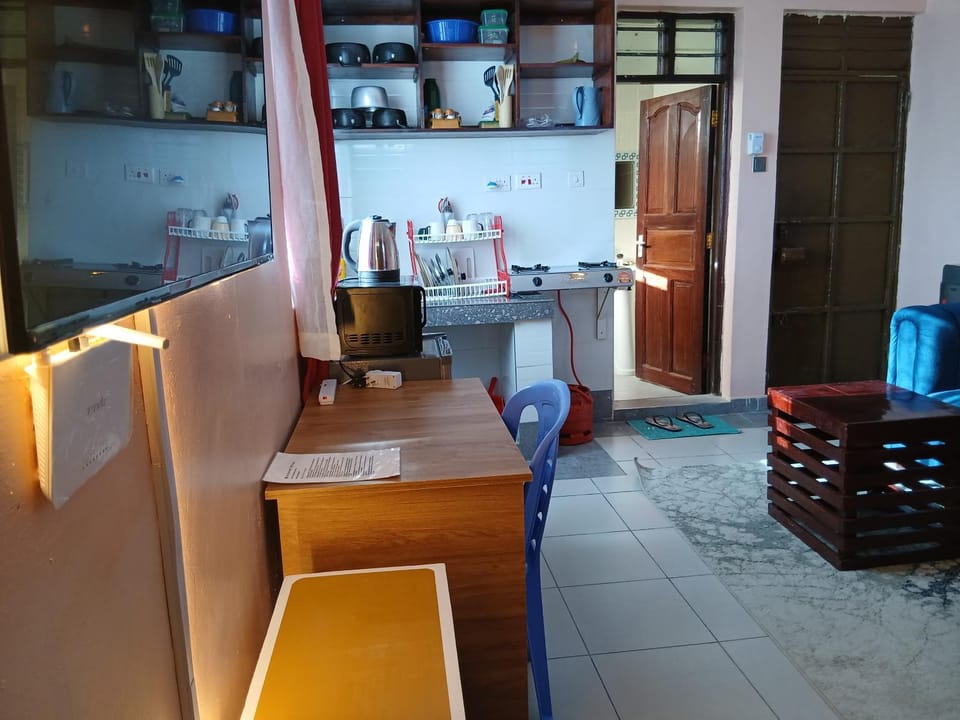 Kitchen or kitchenette, Dining area, oven