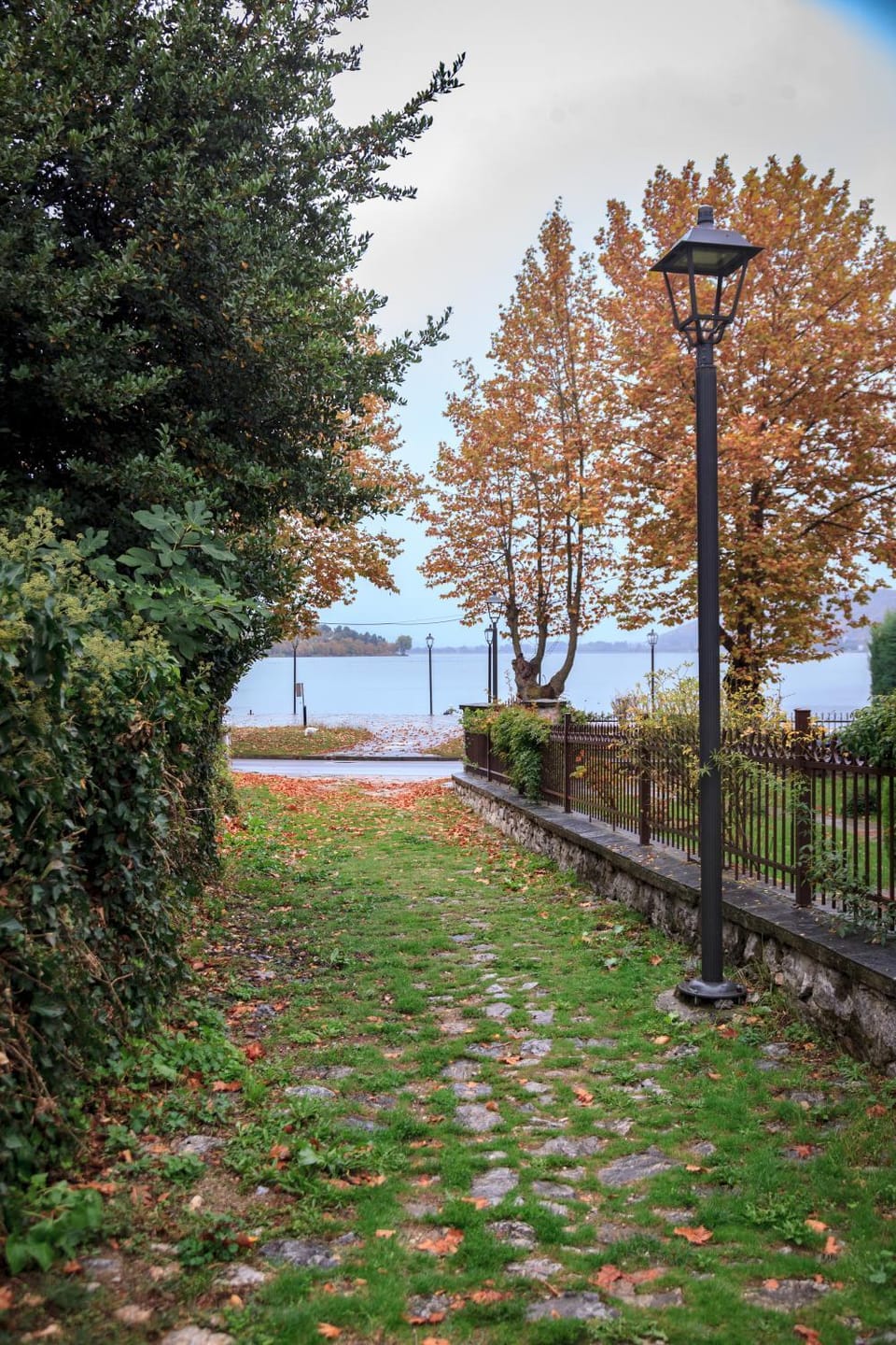 Nearby landmark, Natural landscape, Lake view