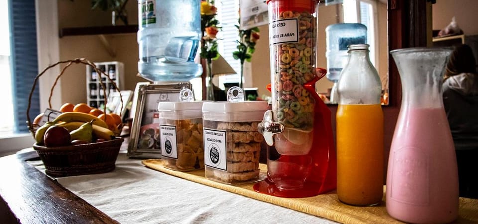 Kitchen or kitchenette, Food and drinks, Food, Drinks