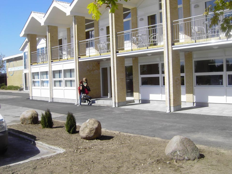 Facade/entrance