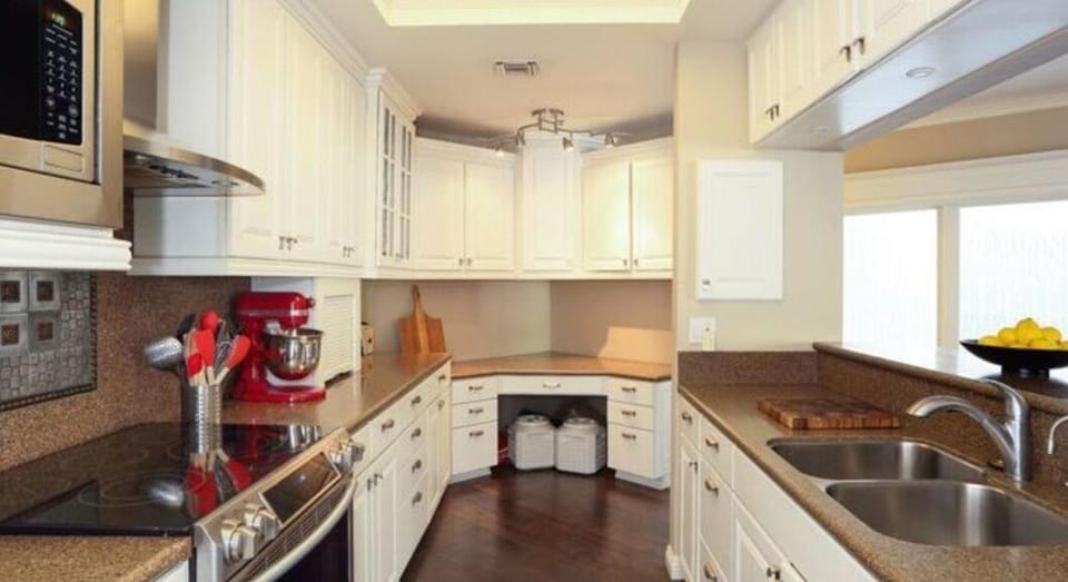 Spacious Two Bedroom Condo with Private Balconies Apartment in West Hollywood