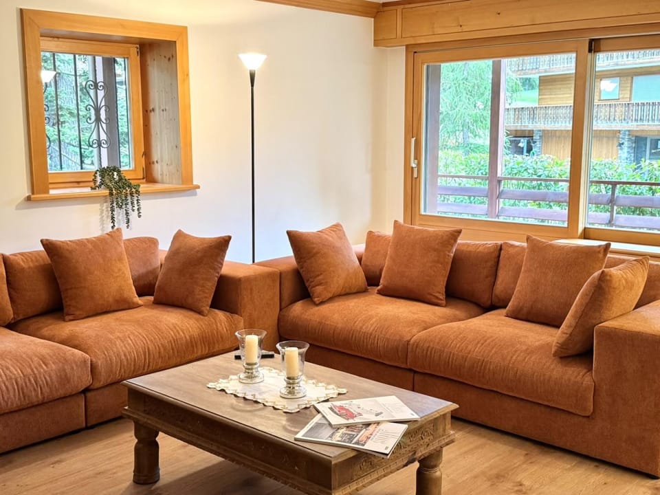 Living room, Seating area