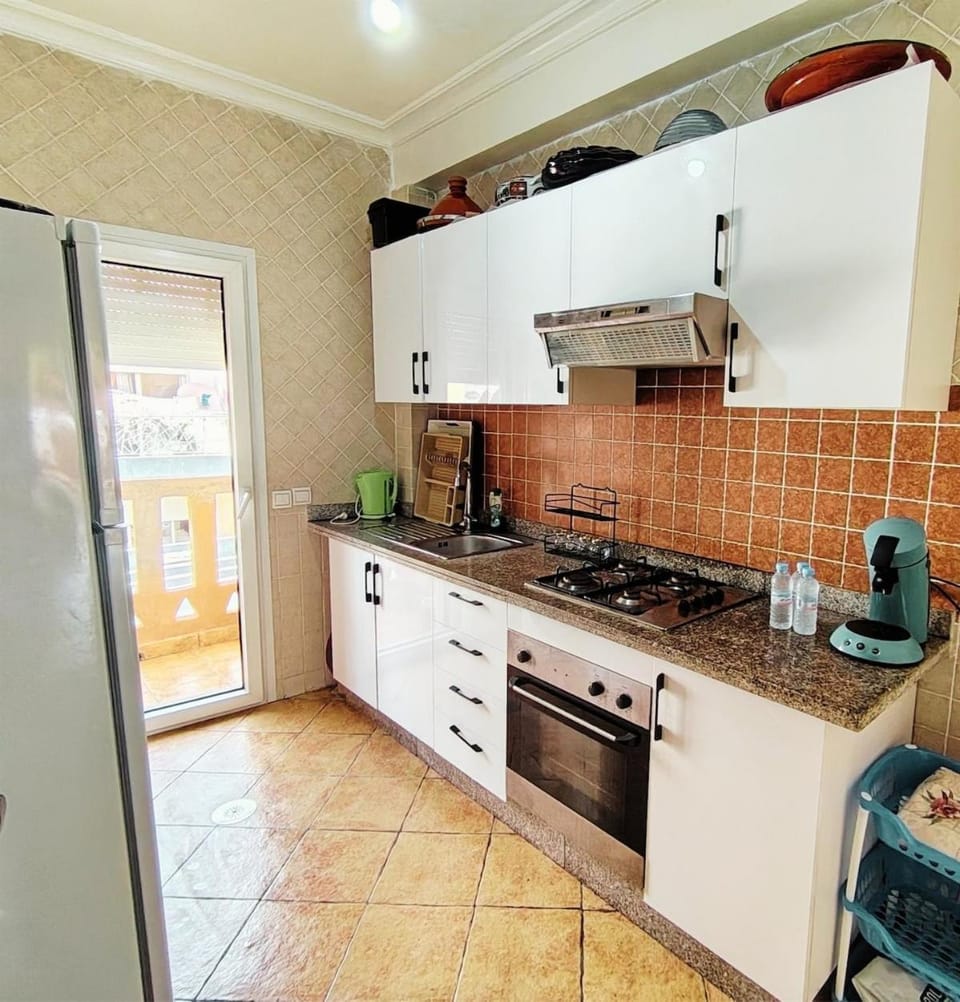 Kitchen or kitchenette, oven, stove