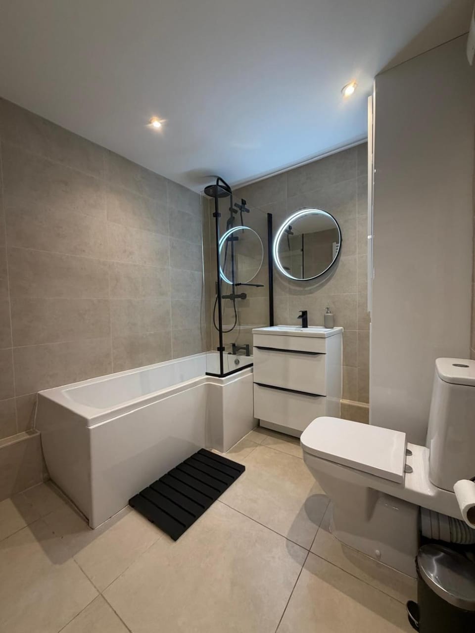 Shower, Toilet, Bathroom, Bath, towels