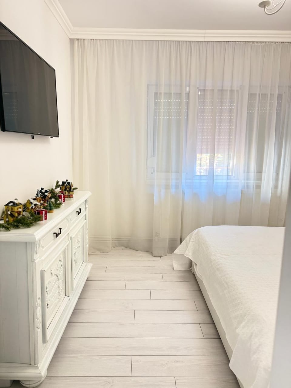 White Cozy Apartment Apartment in Craiova