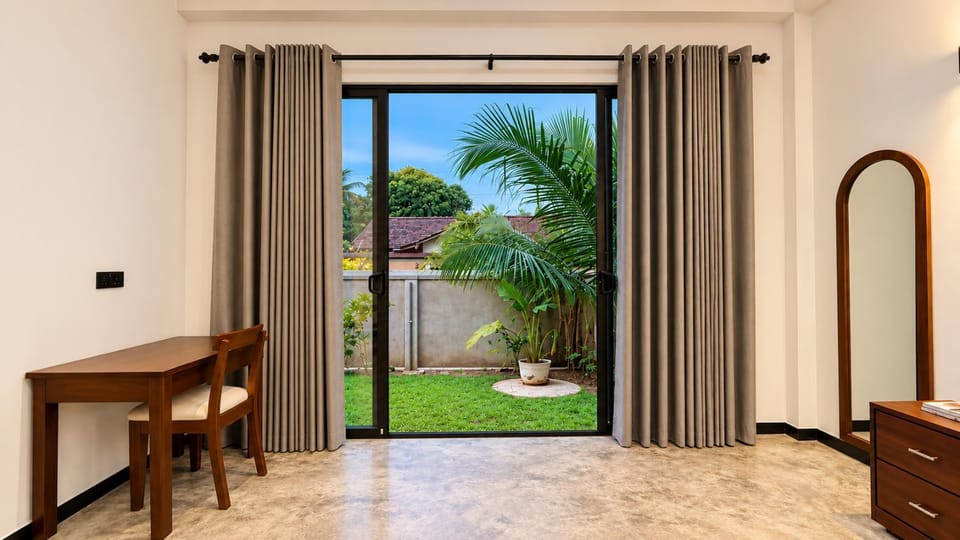 Bed, Day, Natural landscape, Garden, View (from property/room), Photo of the whole room, Seating area, Bedroom, Garden view