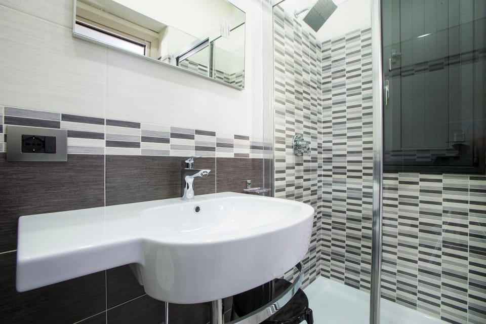 Shower, Bathroom, Bathroom
