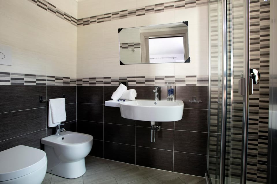 Shower, Toilet, Bathroom, bidet