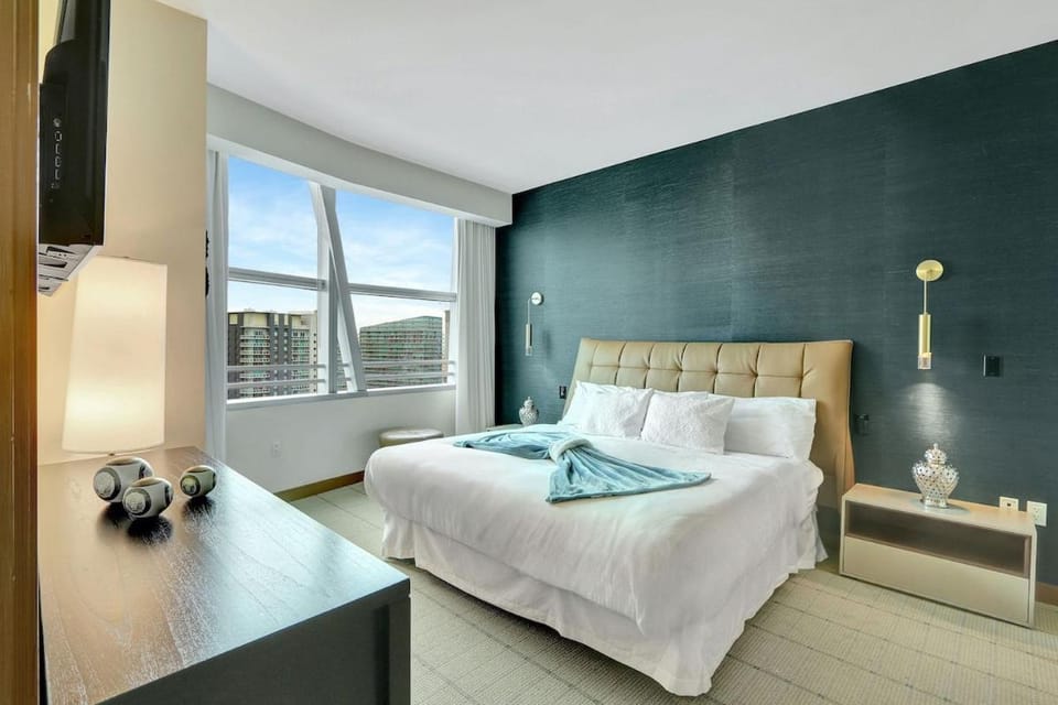 1BR Luxury Condo with Parking in the Heart of Brickell Apartment in Brickell