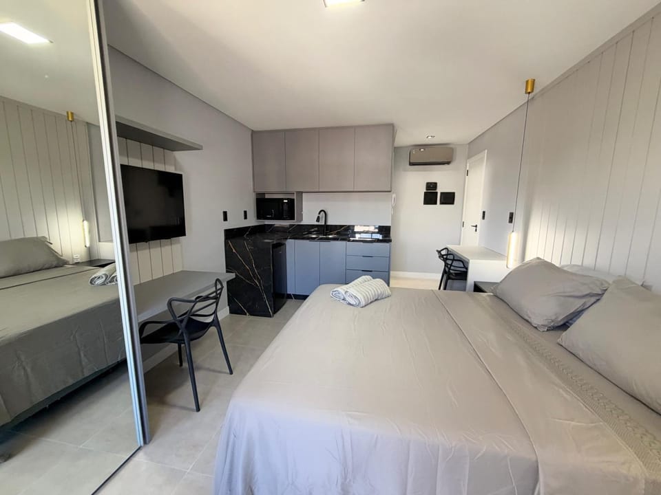 Bed, minibar