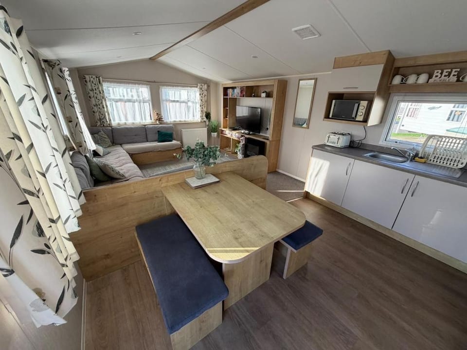 Manor fishing and holiday breaks Chalet in Bassetlaw District