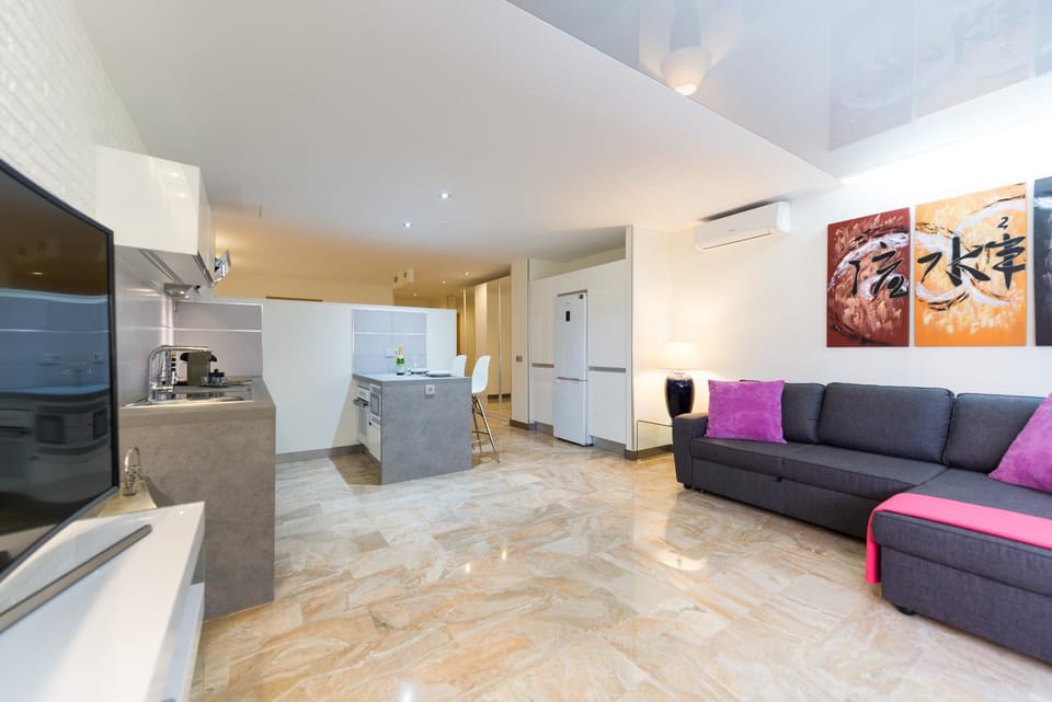 Kitchen or kitchenette, Living room