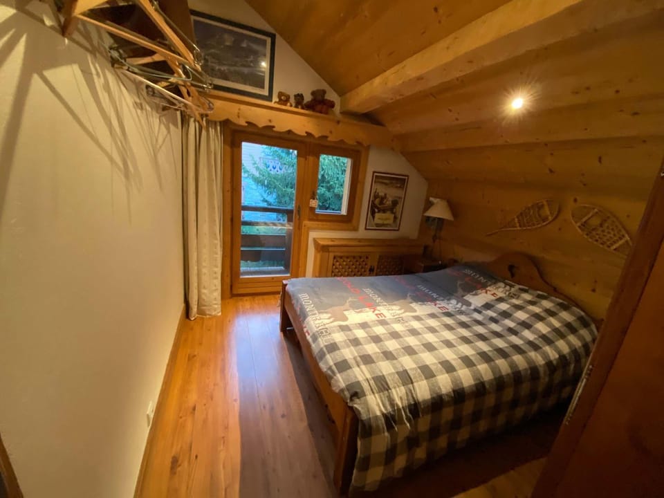 Cozy Apt Fireplace and Mountain View Meribel Apartment in Les Allues