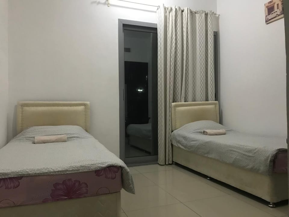 Female Only Cozy Bed In Dubai Marina Bed and Breakfast in Dubai