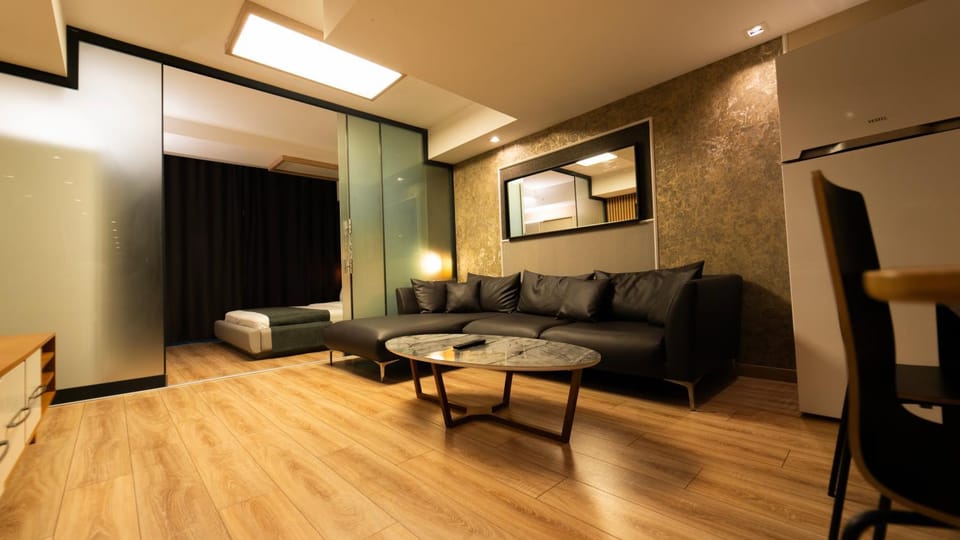 Bed, TV and multimedia, Living room, Seating area, Bedroom