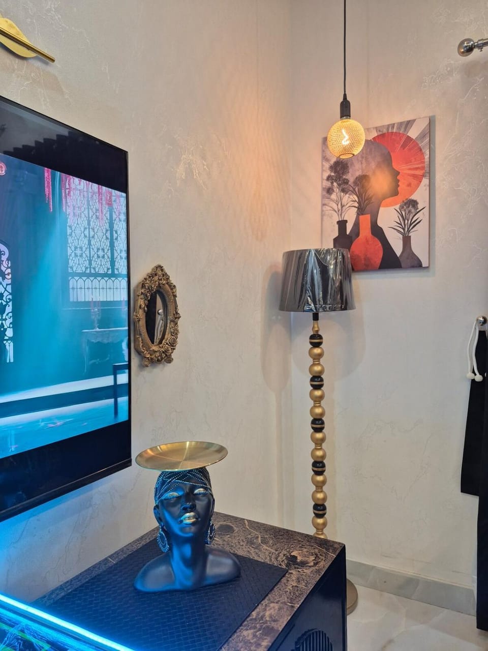The Dusklounge 2BHK, Etihad Town1, Big Terrace Apartment in Lahore