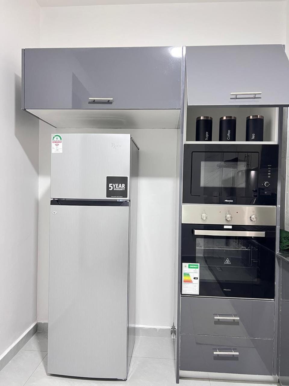 Kitchen or kitchenette, oven