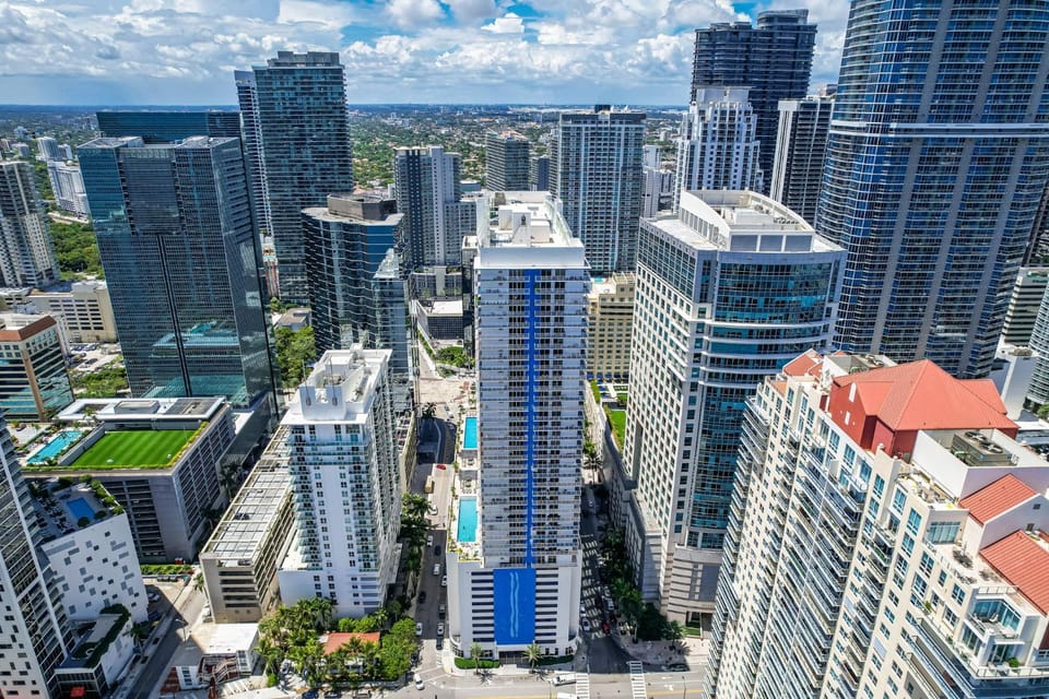 Oceanview Miami Condo 22nd with Pool Gym Wifi Free Parking Apartment in Brickell