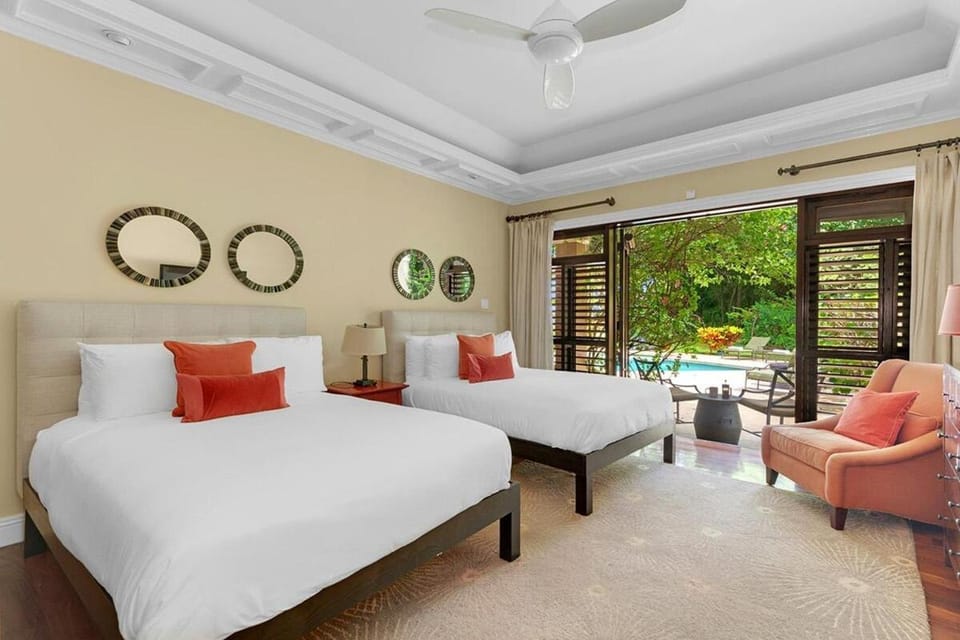 Tek Time Golf Villa, Luxury 5-Bedroom Estate Villa in St. James Parish