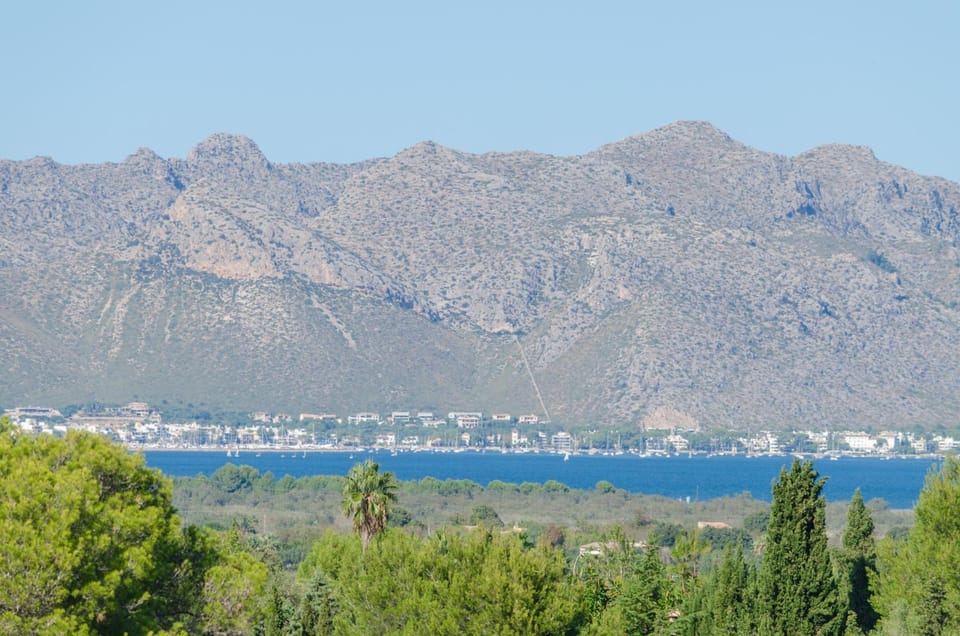 Mountain view, Sea view