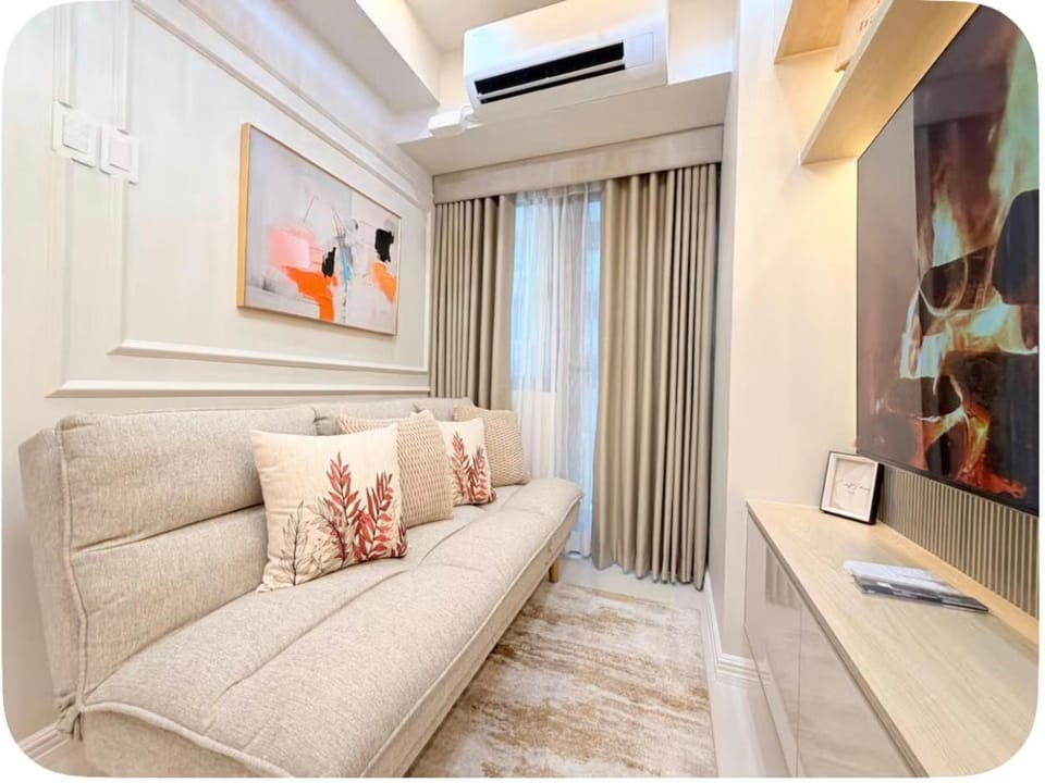 TV and multimedia, Living room, Seating area, air conditioner