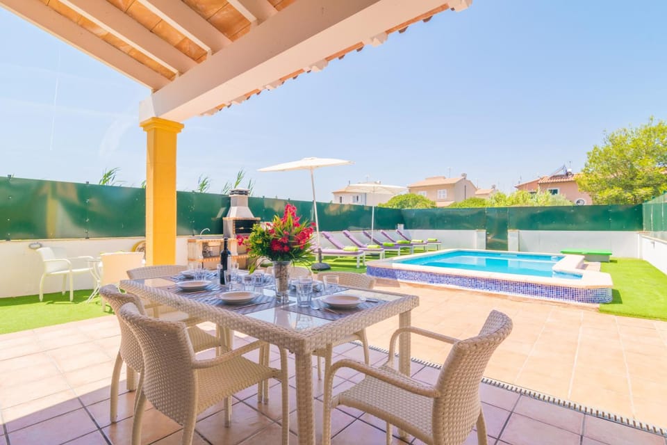 Dining area, Pool view